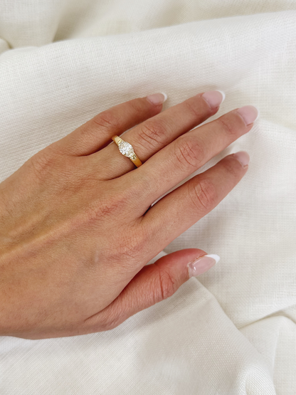 1.01 Carat Oval Brilliant Diamond Venus Ring