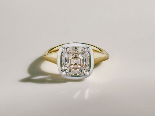 Aomi / 3.03 ct Asscher