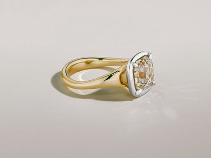 Aomi / 3.03 ct Asscher