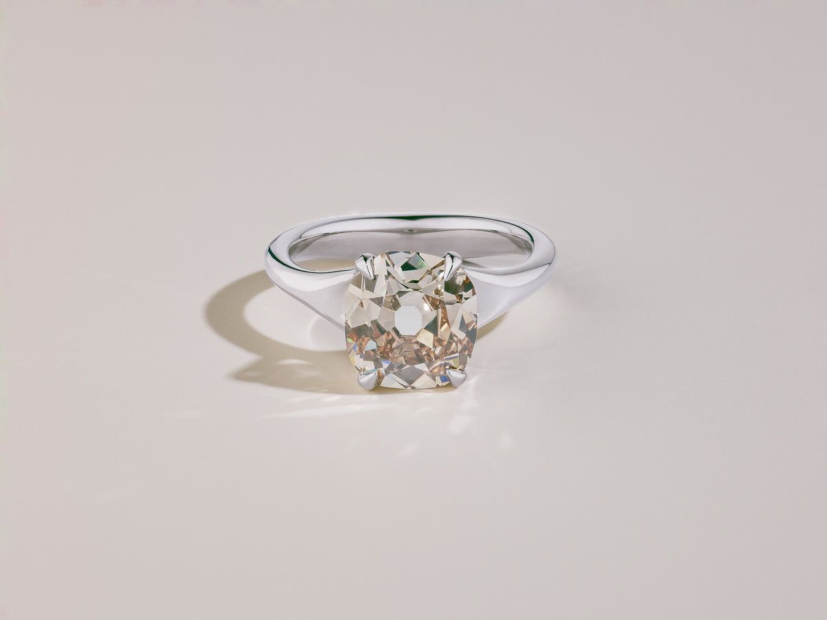Dea / 2.43 ct Old Mine