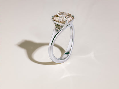 Dea / 2.43 ct Old Mine